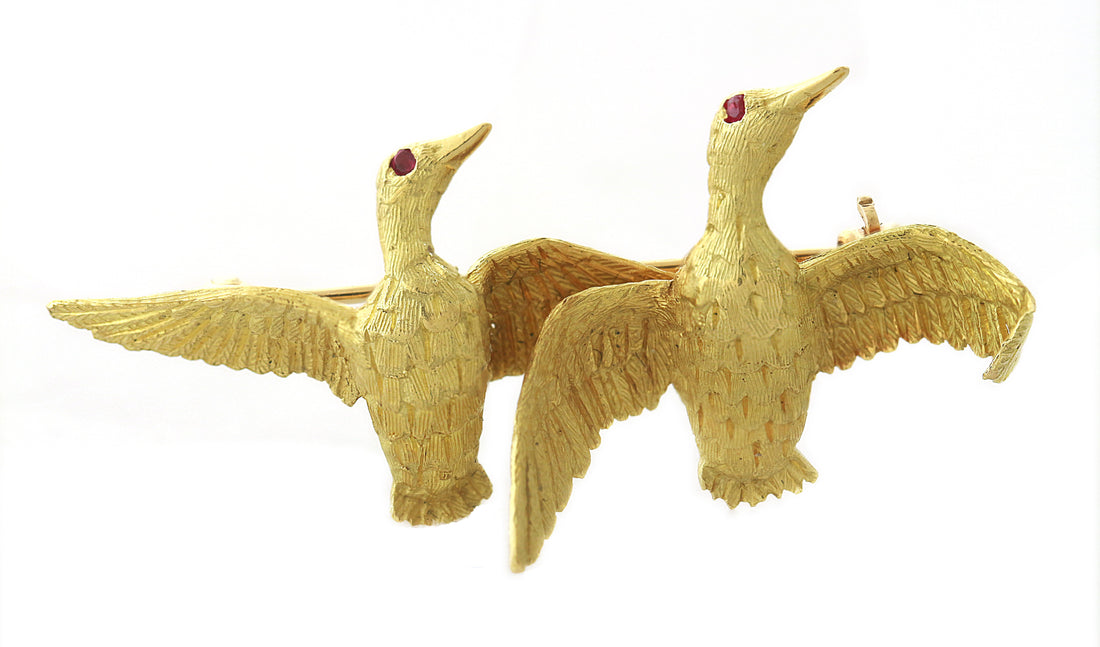18kt Yellow Gold Ruby Pin
