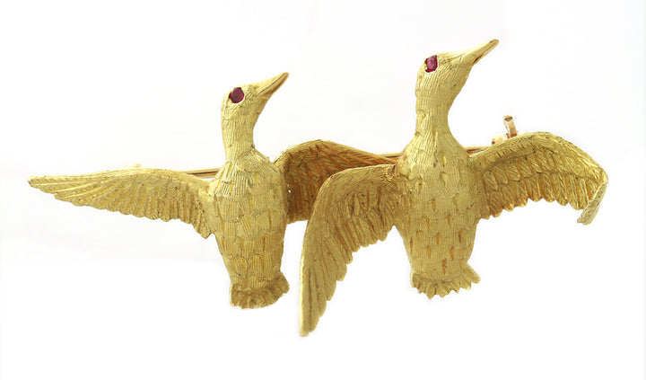 18kt Yellow Gold Ruby Pin