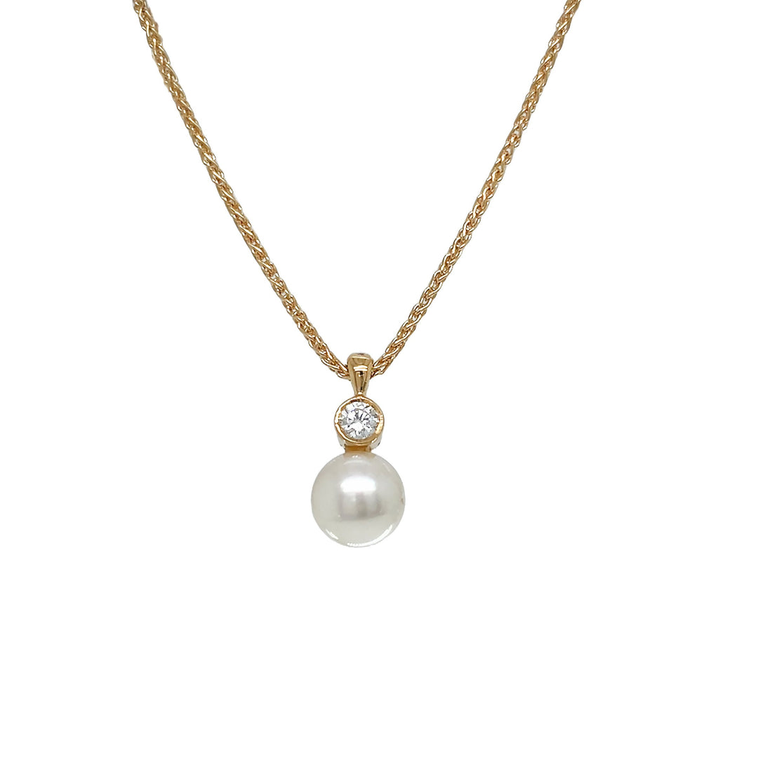 18kt Yellow Gold Diamond And Pearl Pendant