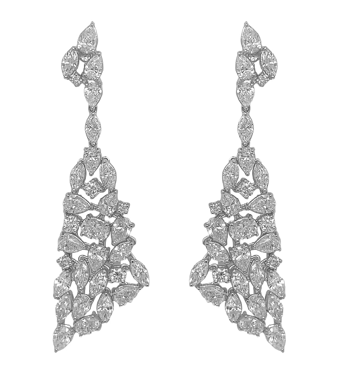 18kt White Gold Diamond Dangling Earrings