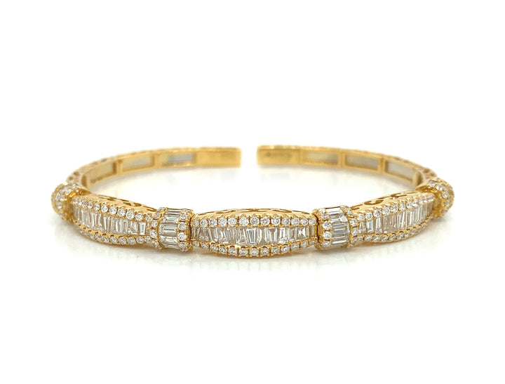 18kt Yellow Gold Diamond Bangle