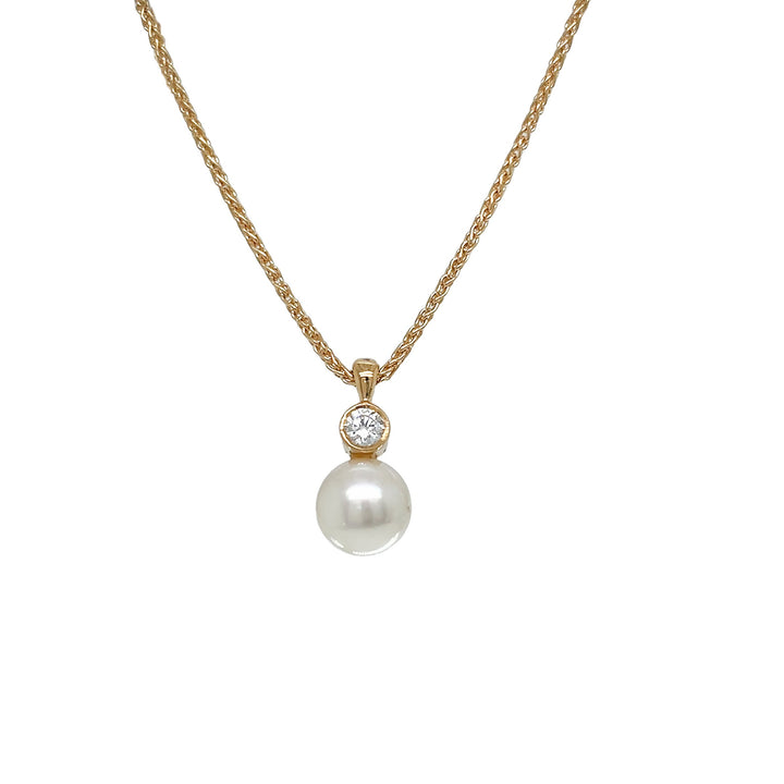 18kt Yellow Gold Diamond And Pearl Pendant