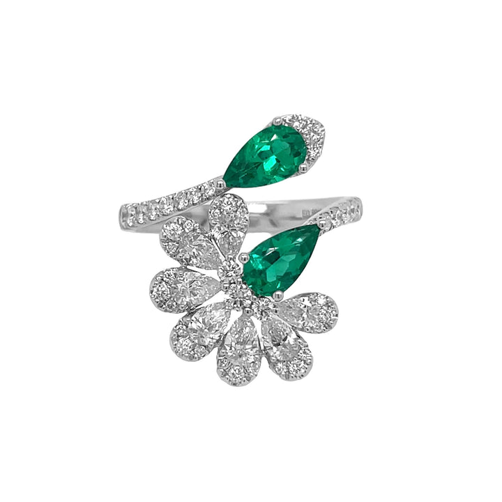 18kt White Gold Diamond and Green Emerald Ring