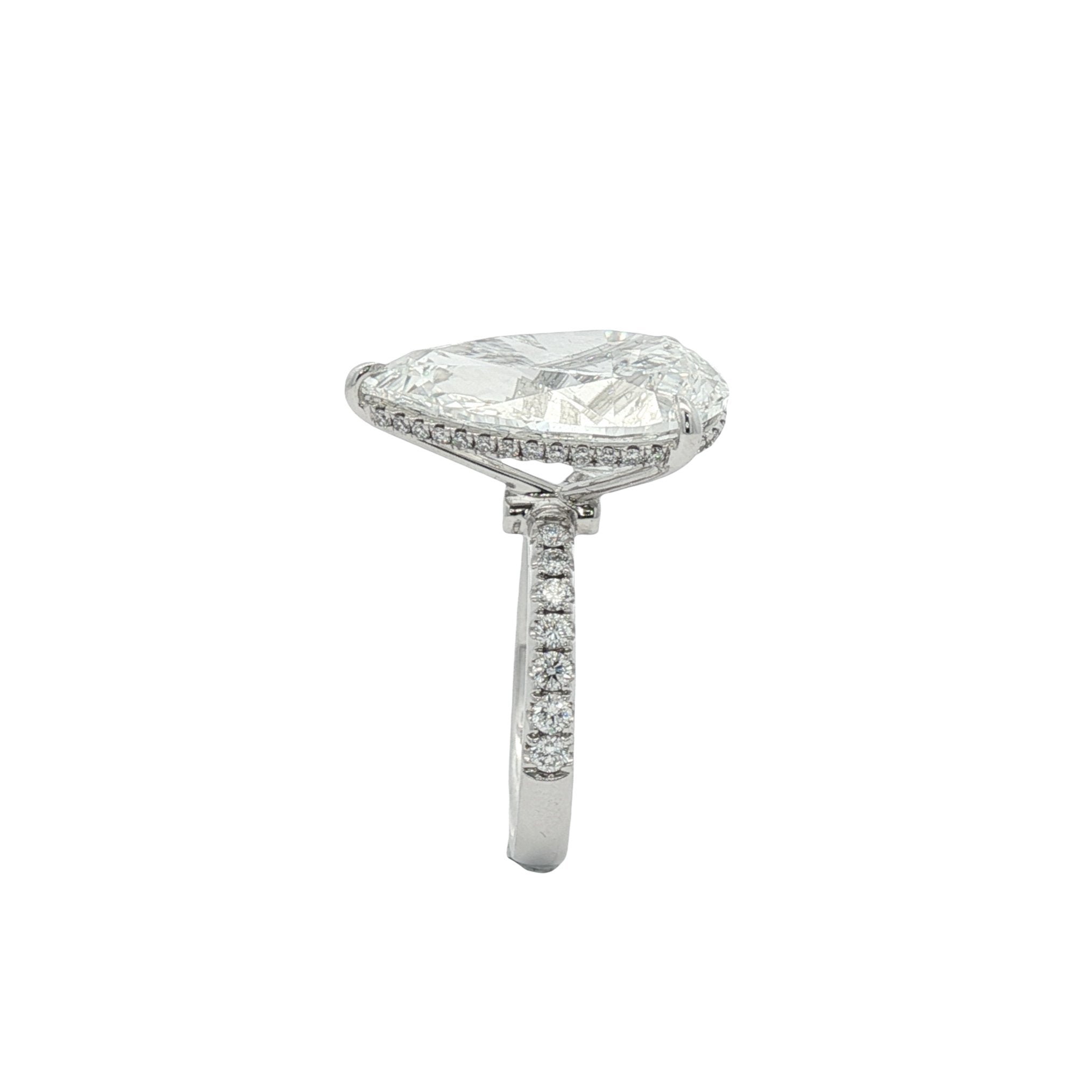 18kt White Gold Lab Diamond Ring