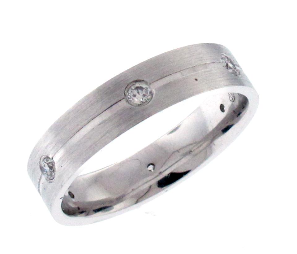 18kt White Gold Diamond Men's Band