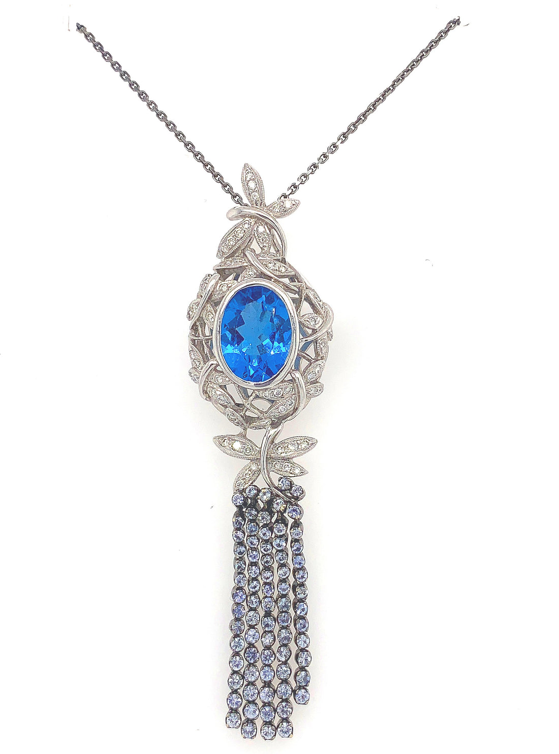 18kt White Gold Blue Topaz Pendant