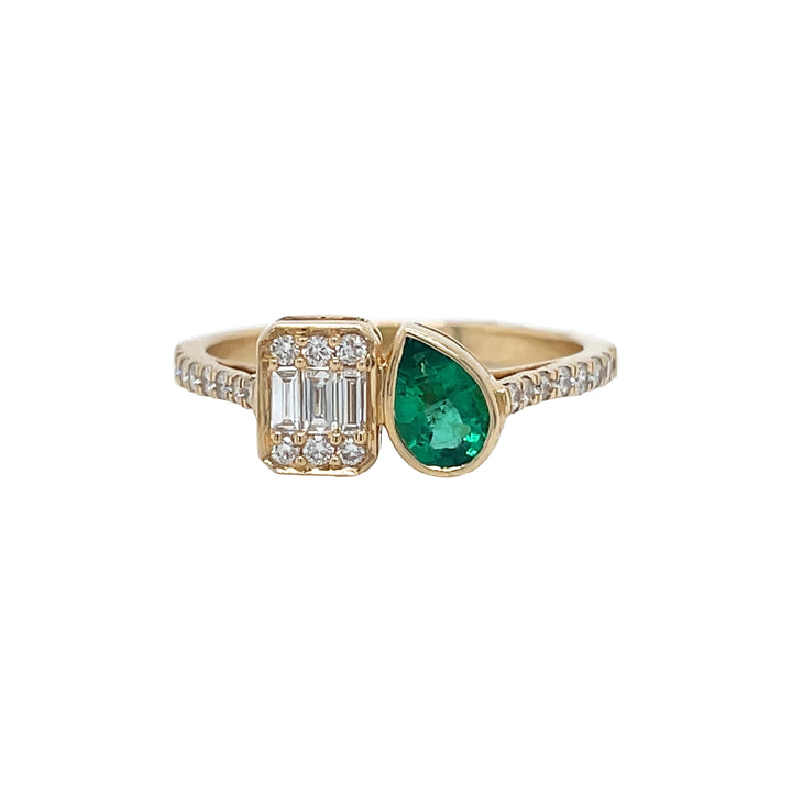 18kt Yellow Gold Diamond and Green Emerald Diamond Ring