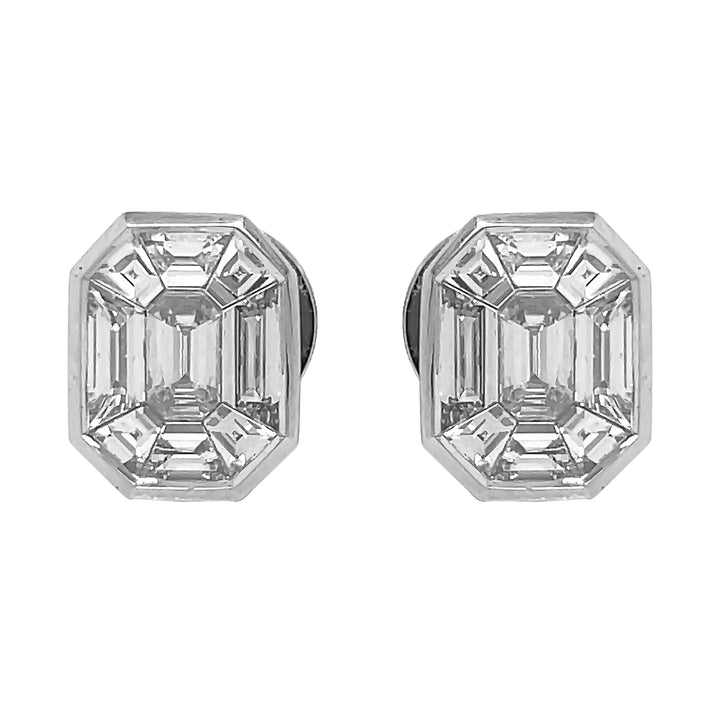 18kt White Gold Diamond Earrings.