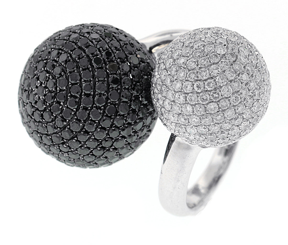 18kt White Gold Black And White Diamond Ring