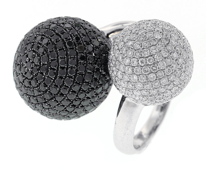 18kt White Gold Black And White Diamond Ring
