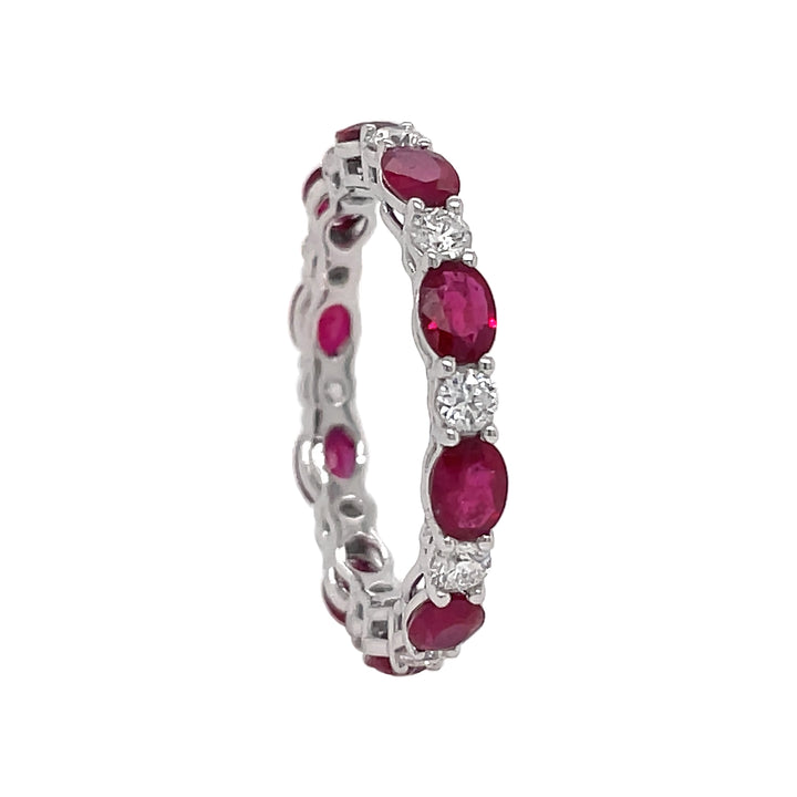 18kt White Gold Oval ruby and Round Brilliant Diamond Ring