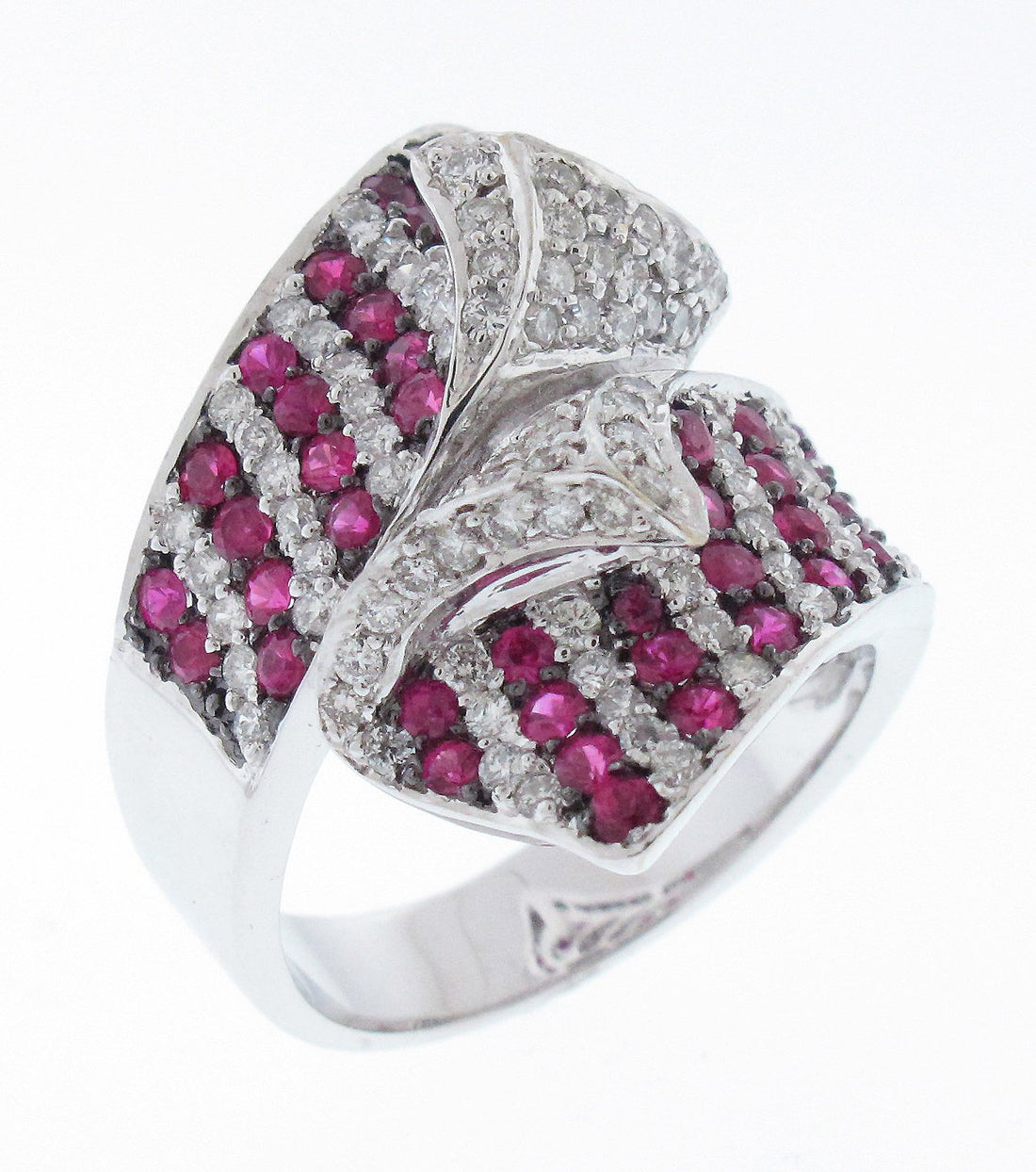18kt White Gold Ruby Ring
