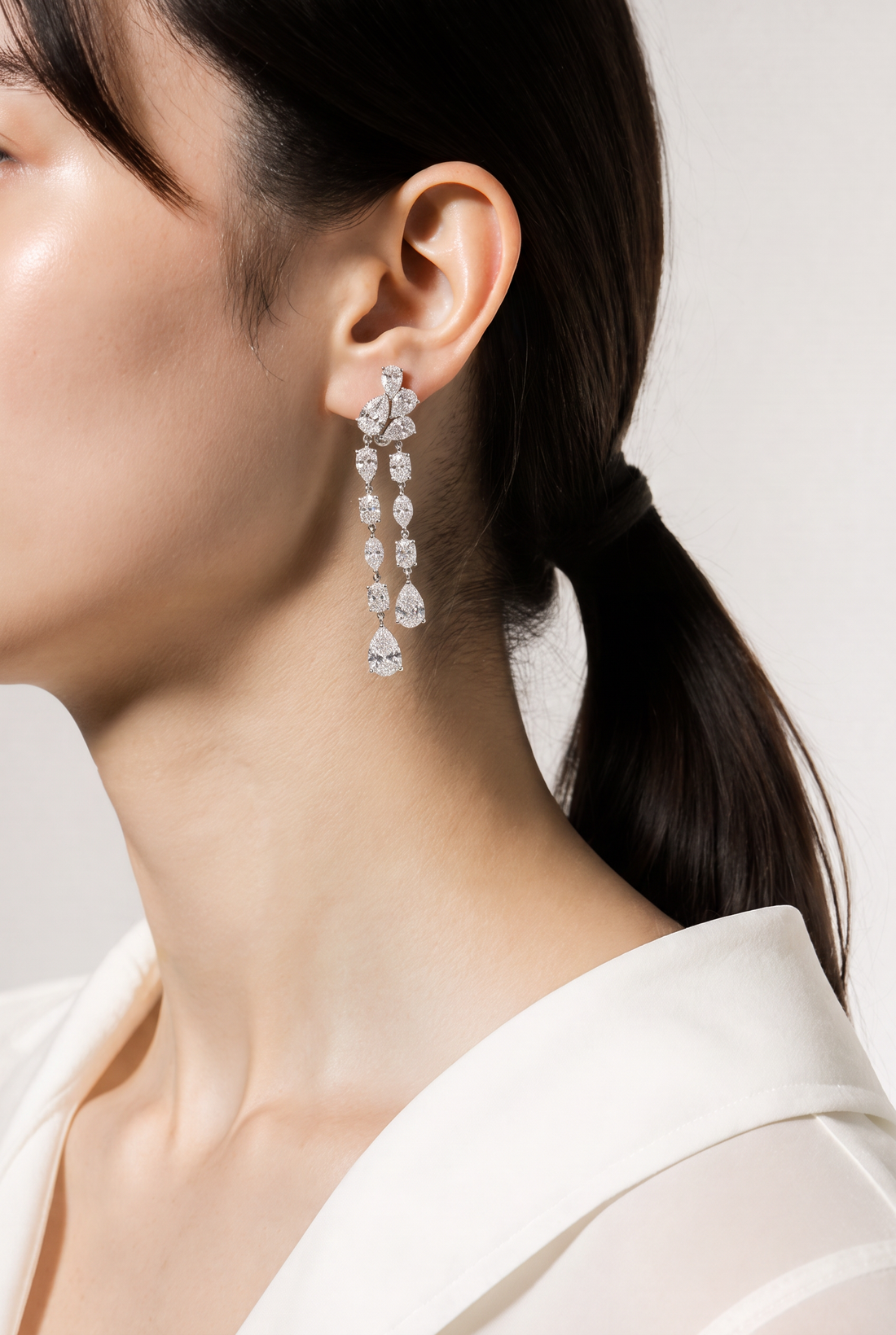 189kt White Gold GIA Certified Diamond Dangling Earring
