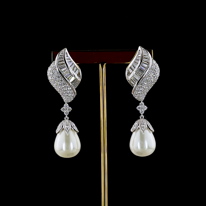 14kt White Gold Lab Diamond And Pearl Earring
