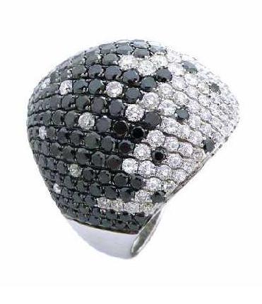18kt White Gold Black and White Diamond Ring