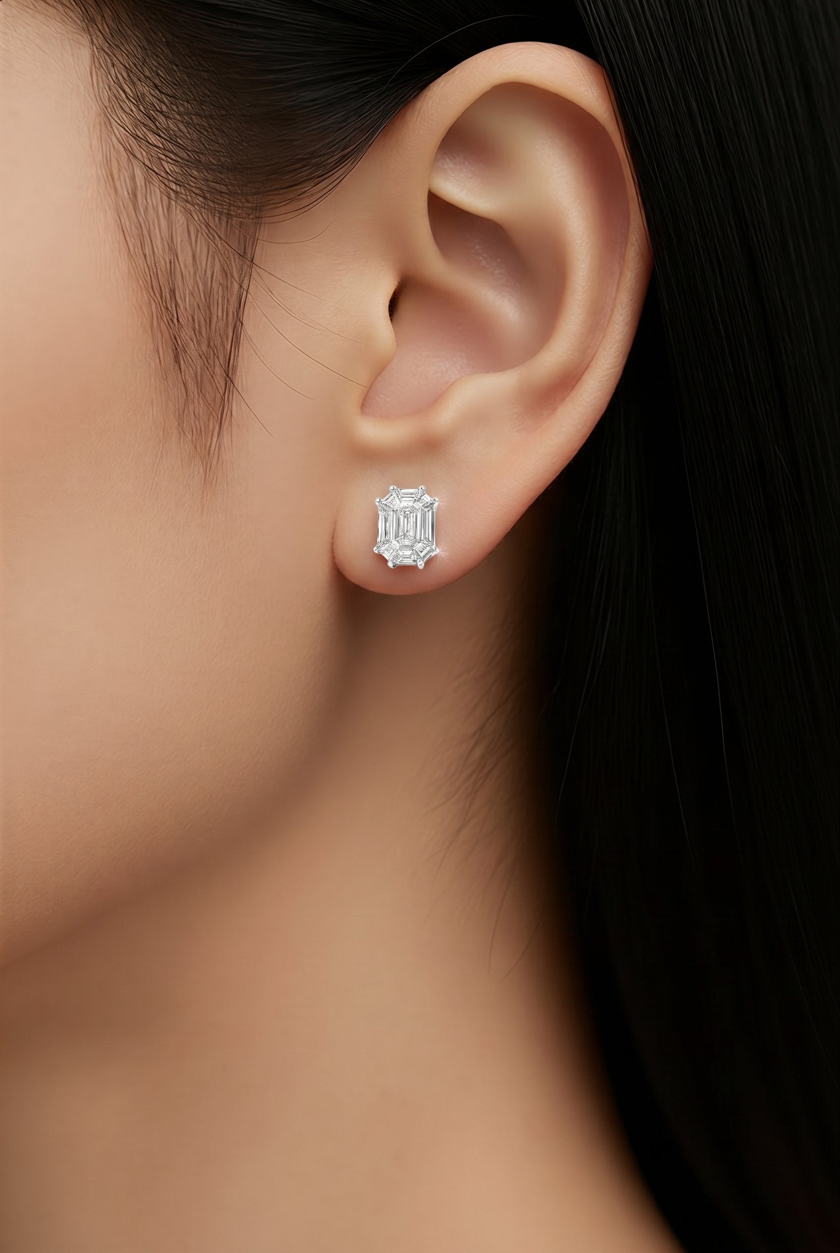 18kt White Gold Diamond Earrings