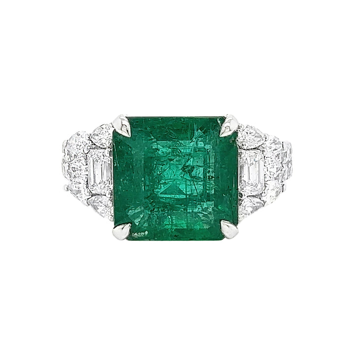 18kt White Gold Diamond and Emerald Ring