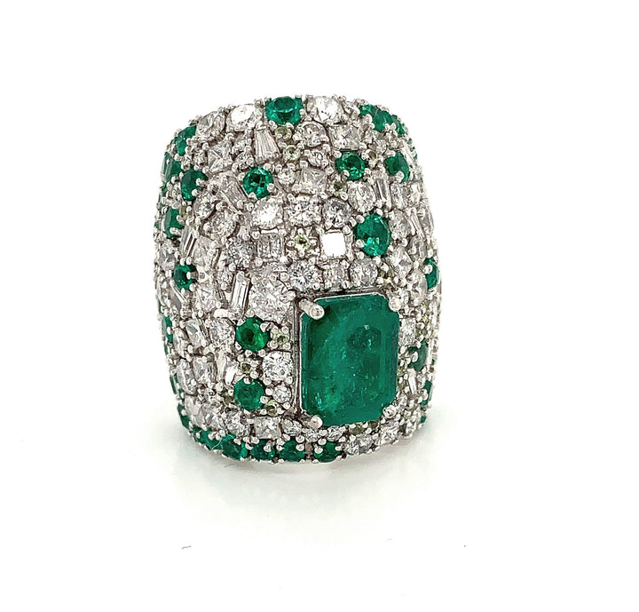 18kt White Gold Emerald And Diamond Ring