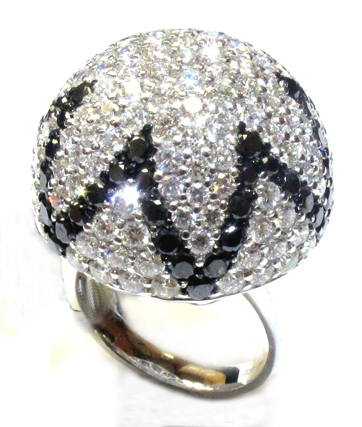 18kt White Gold Black and White Diamond Ring
