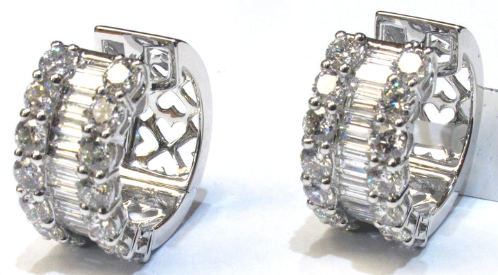 18kt White Gold Diamond Earrings