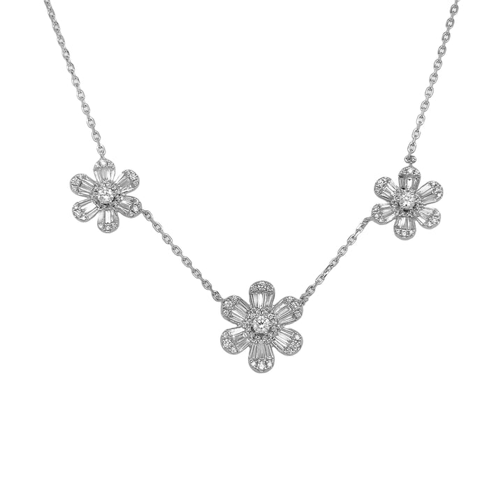 18kt White Gold Diamond Flower Necklace