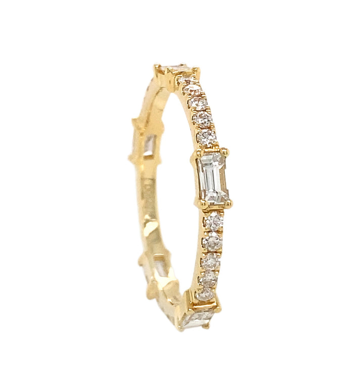18kt Yellow Gold Diamond Band