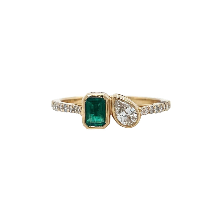 18kt Yellow Gold Diamond and Green Emerald Ring