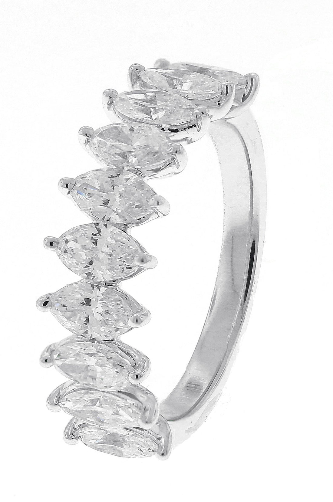 18kt White Gold Diamond Band