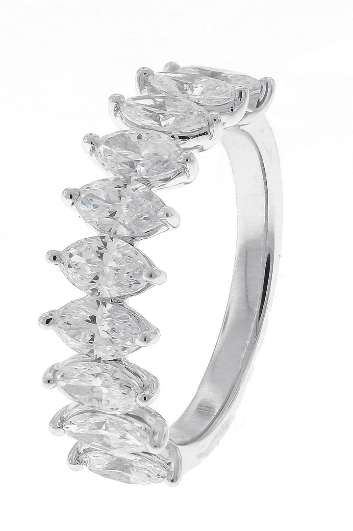18kt White Gold Diamond Band