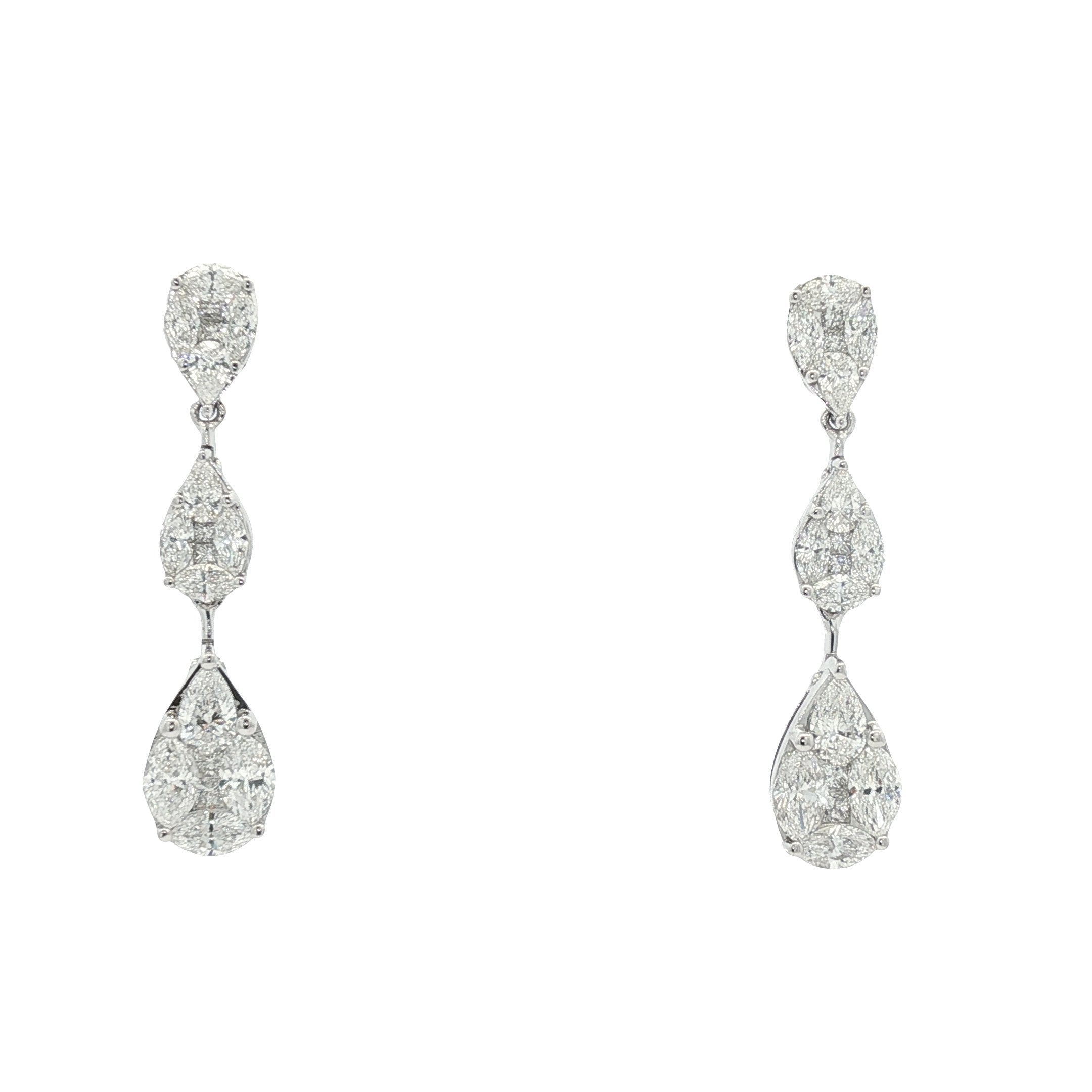 18kt White Gold Diamond Dangling Earring