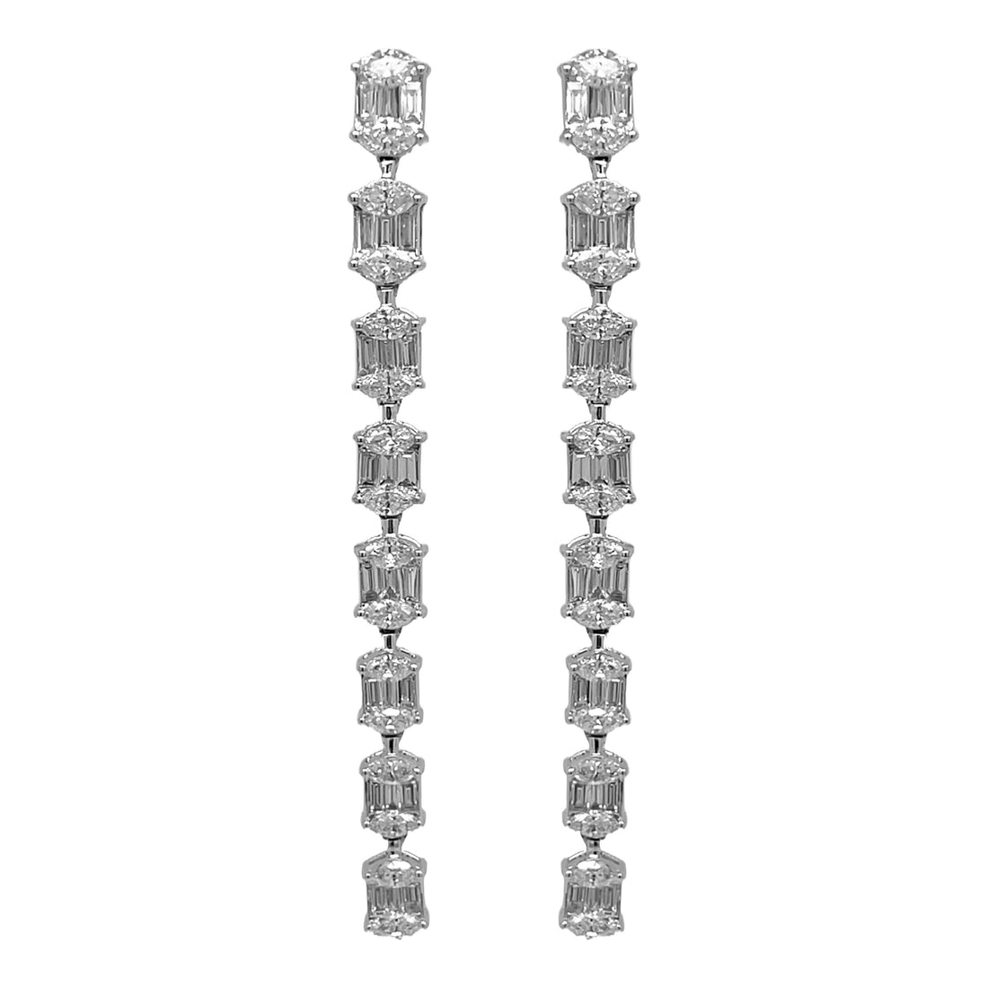 18kt White Gold Diamond Dangling Earrings.