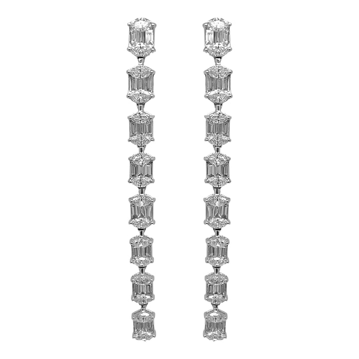 18kt White Gold Diamond Dangling Earrings.