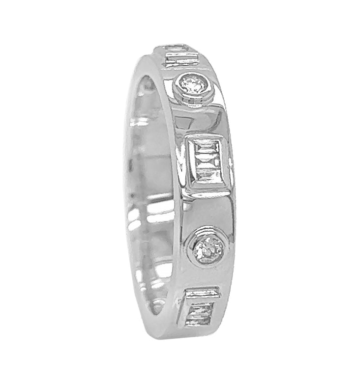 18kt White Gold Diamond Band