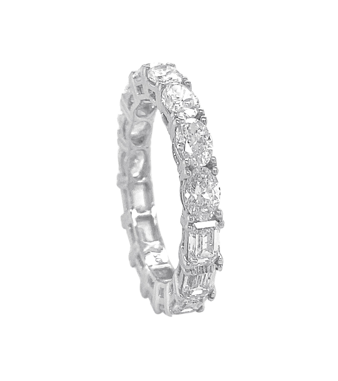 18kt White Gold Diamond Band