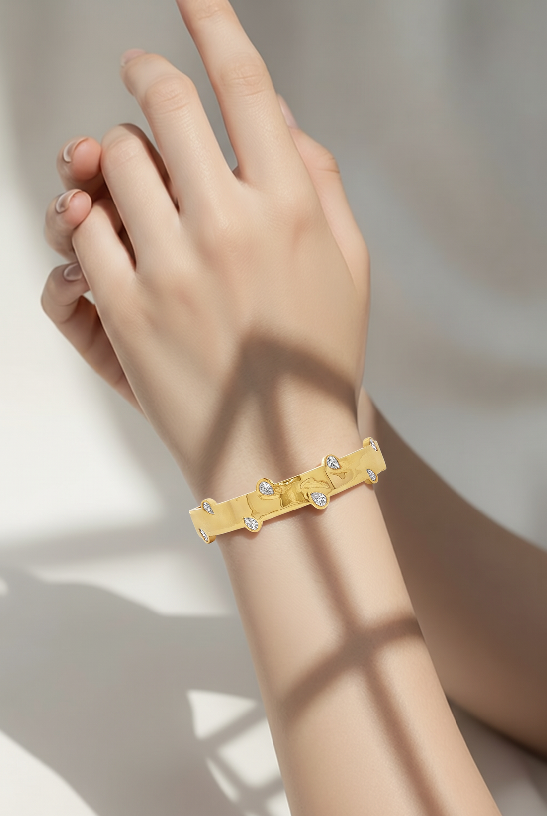 18kt Yellow Gold Diamond Bangle