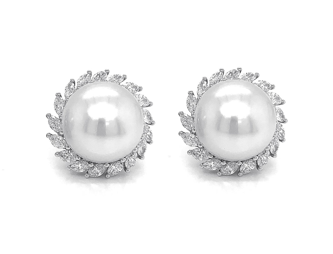 18kt White Gold Diamond And Pearl Earrings
