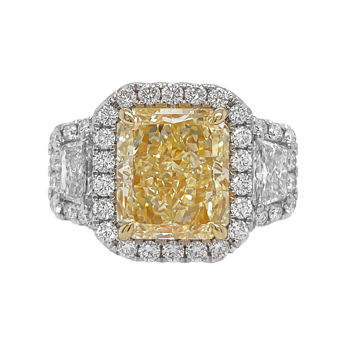 18kt White Gold Diamond Ring