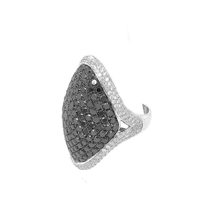 18kt White Gold Black and White Diamond Ring