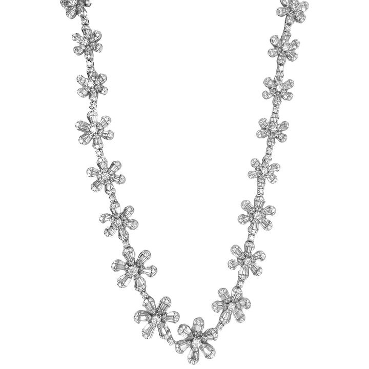 18kt White Gold Diamond Flower Necklace