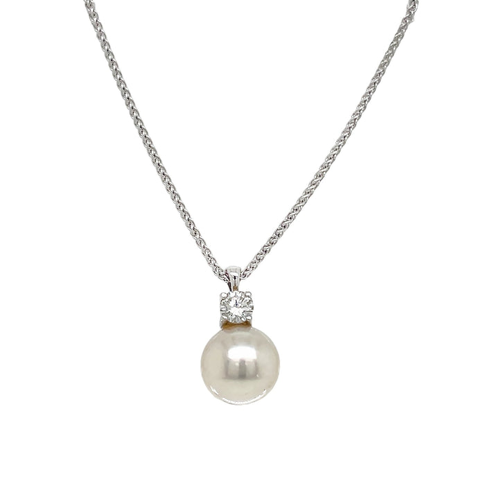 18kt White Gold Diamond And Pearl Pendant