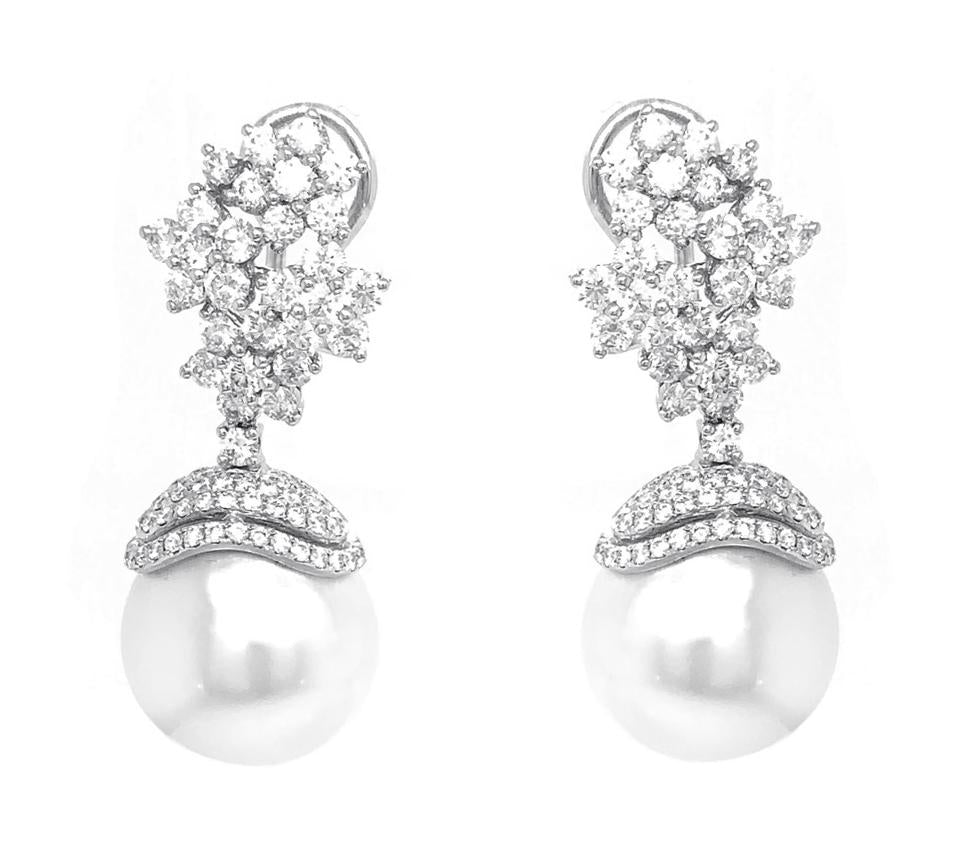 18kt White Gold Diamond Dangling Earrings