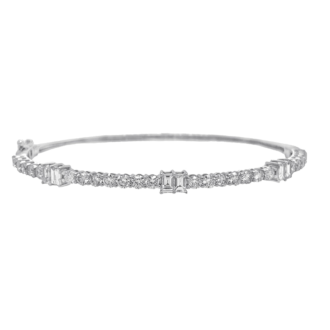 18kt White Gold Diamond Bangle