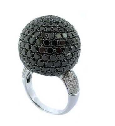 18kt White Gold Black and White Diamond Ring