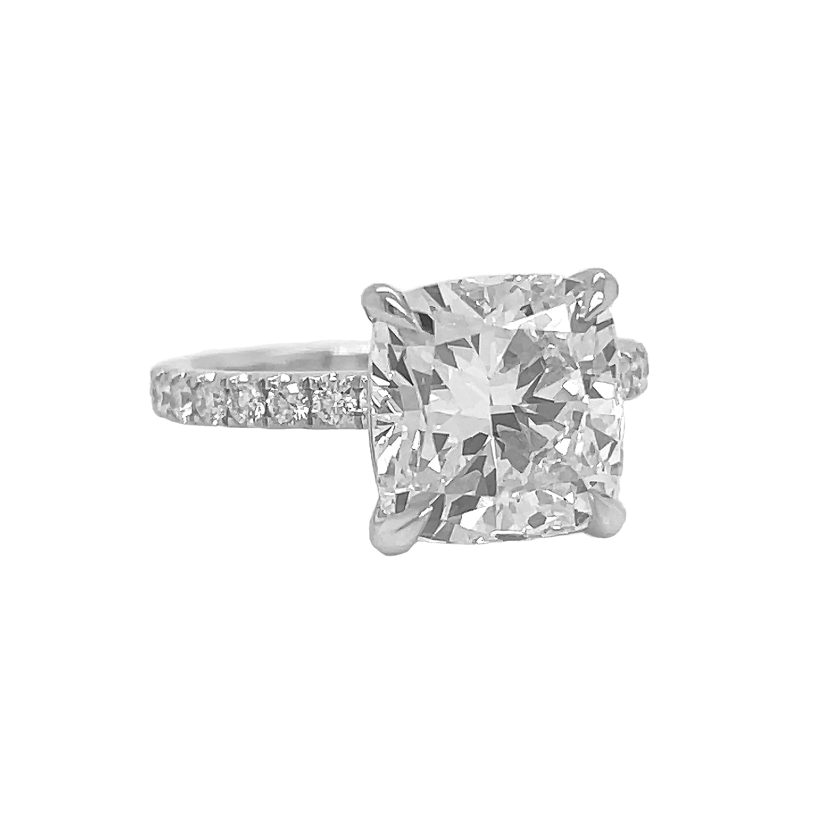 18kt White Gold Diamond Ring