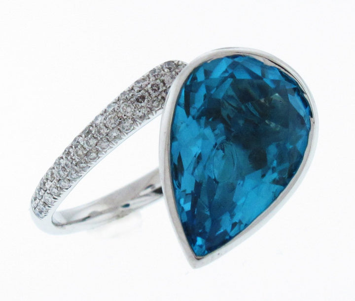 18kt White Gold Topaz Ring