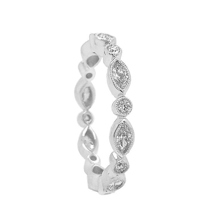 18kt White Gold Diamond Band