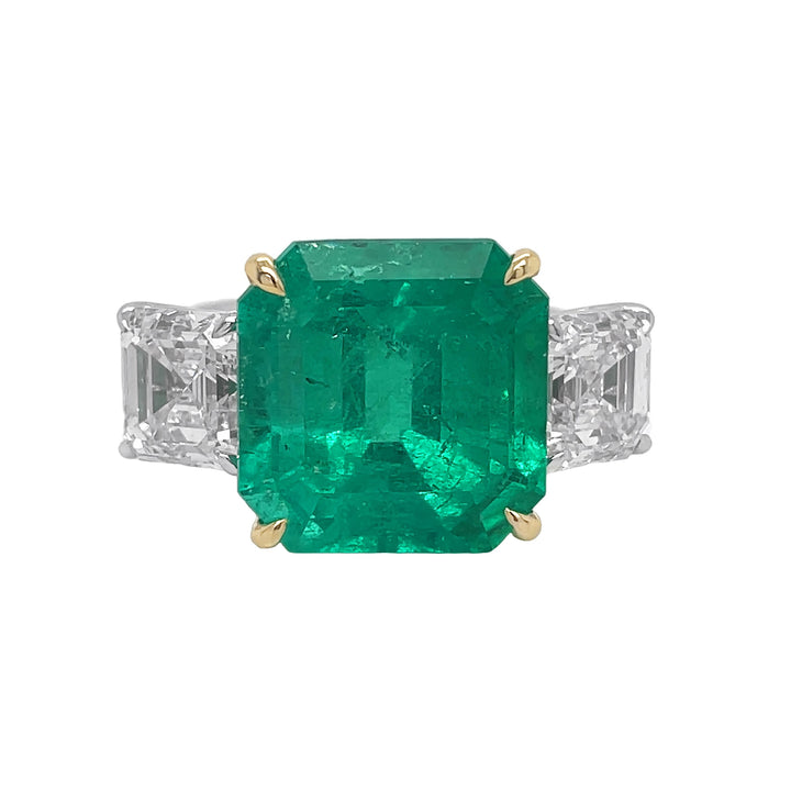 18kt White Gold Emerald And Diamond Ring