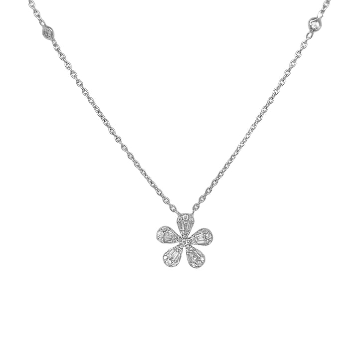 18kt White Gold Diamond Flower Pendant