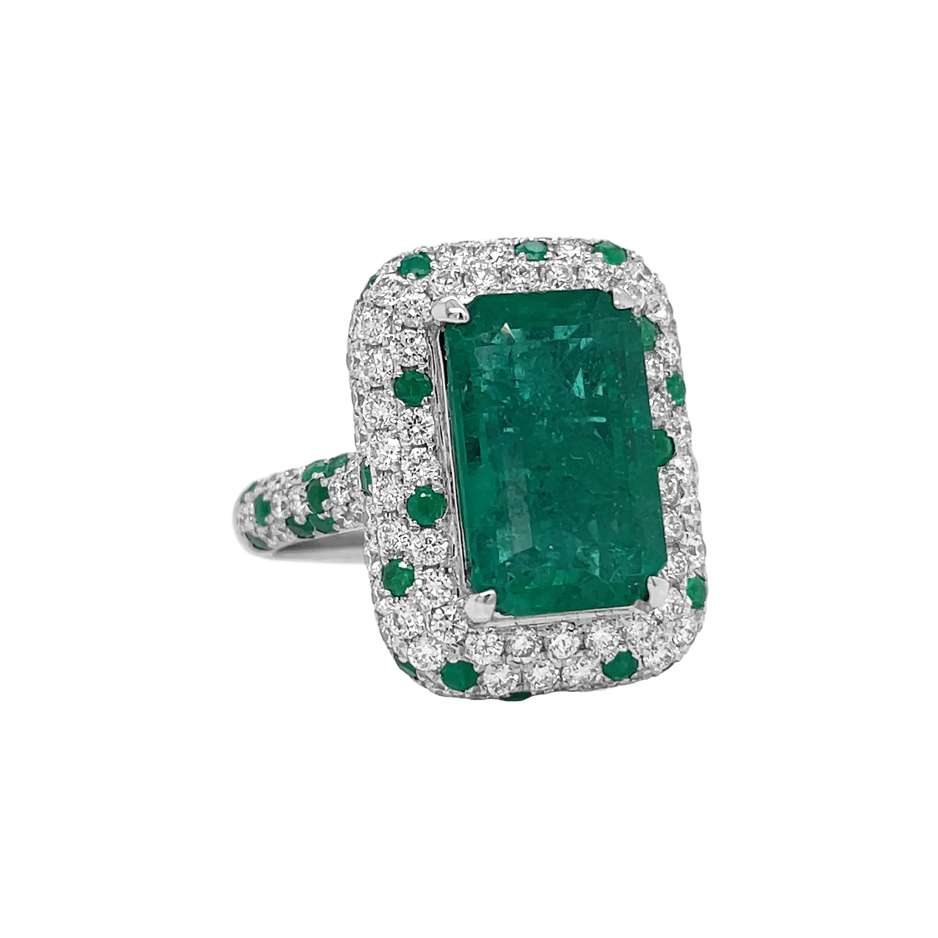 18kt White Gold Diamond and Green Emerald Ring