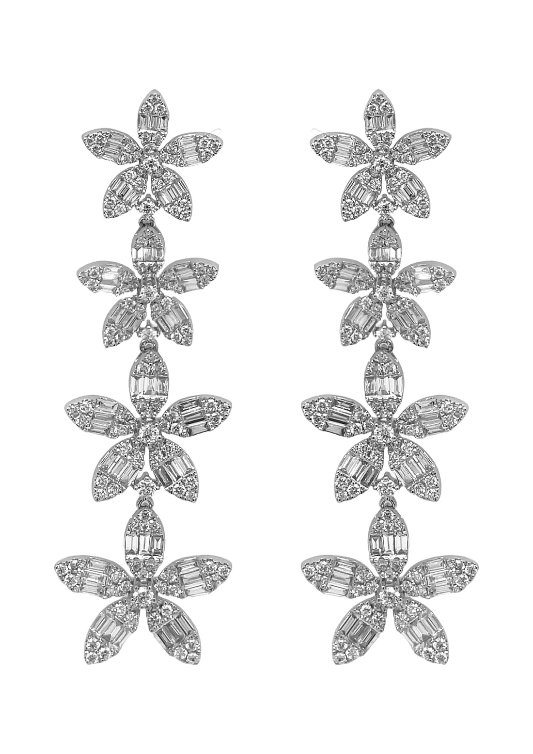 18Kt White Gold Diamond Dangling Earrings